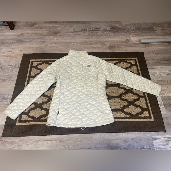 The North Face Women’s Medium Vintage White Thermoball Jacket - Picture 5 of 5